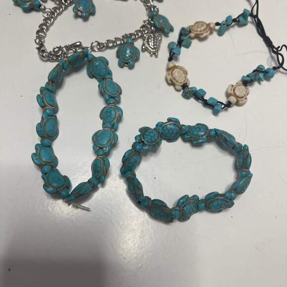 Set of 4 simple stretch bracelets turquoise dyed stone chip southwestern - Picture 4 of 6